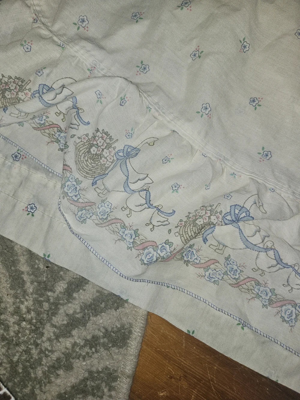 Cottage Core Geese Mom And Babies Set Of 4 Goes Between Box Spring And Matress